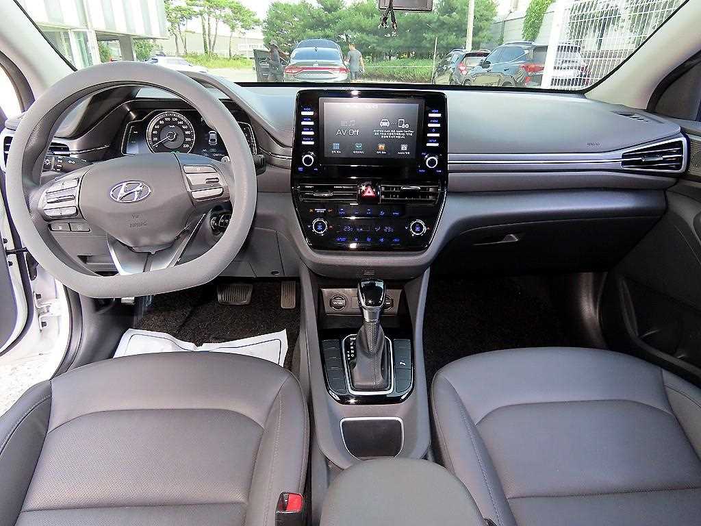 Hyundai Ioniq — photo 07