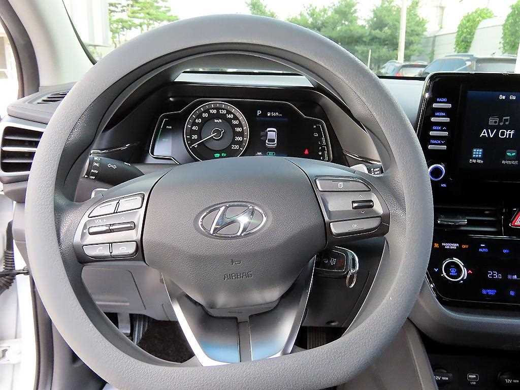 Hyundai Ioniq — photo 08