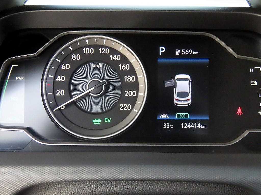 Hyundai Ioniq — photo 09
