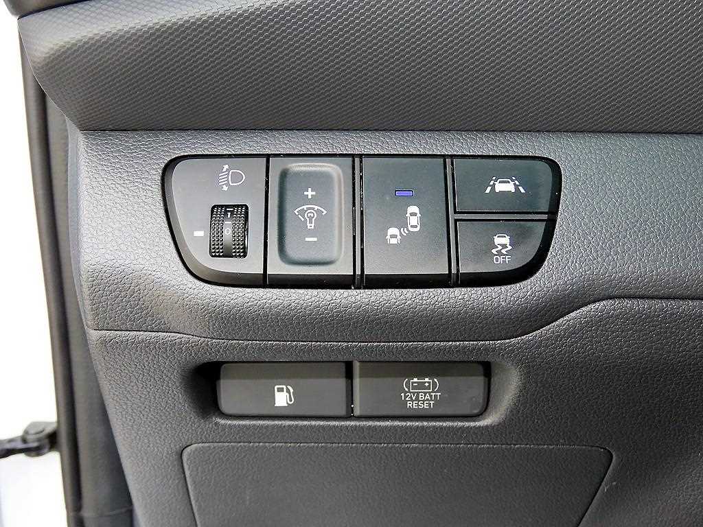 Hyundai Ioniq — photo 12