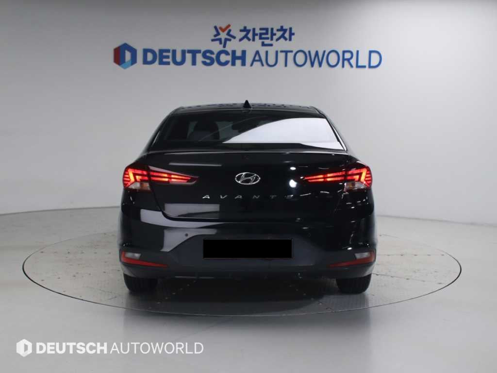 Hyundai Avante — photo 04