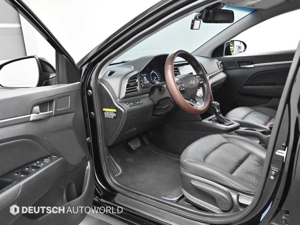 Hyundai Avante — photo 11