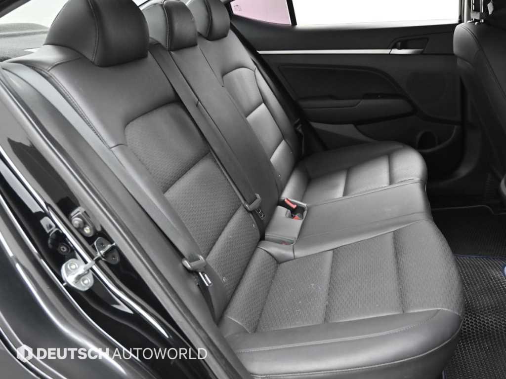 Hyundai Avante — photo 12