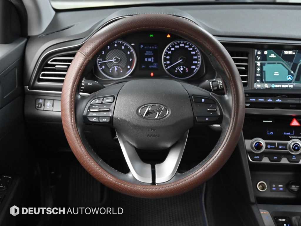 Hyundai Avante — photo 13