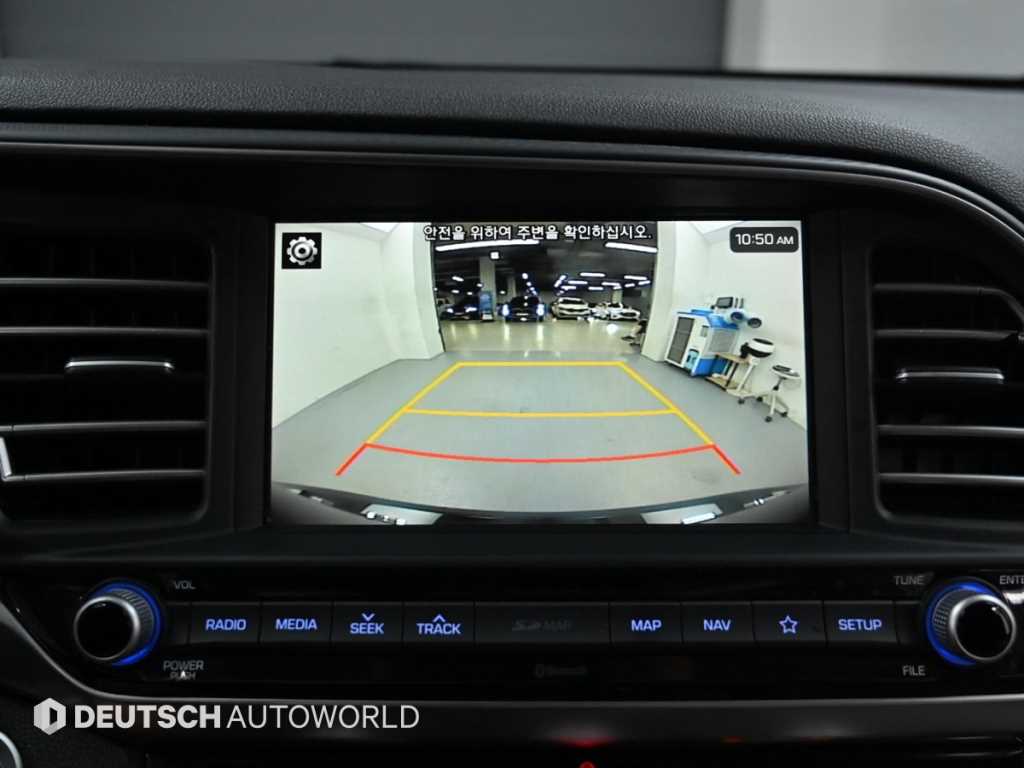 Hyundai Avante — photo 15