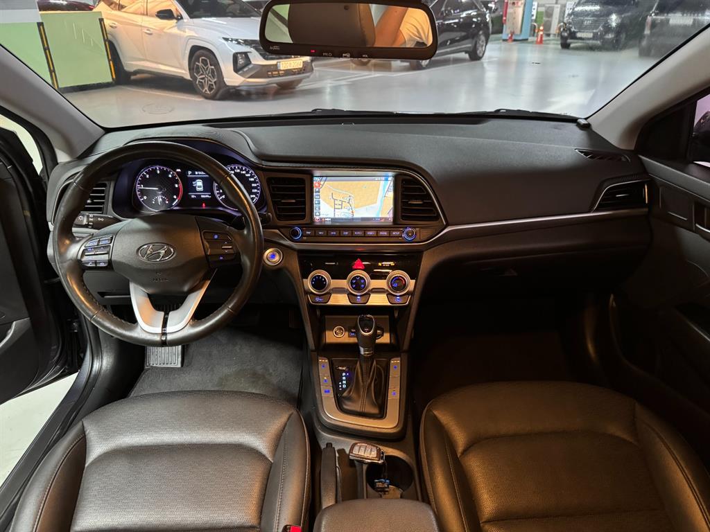 Hyundai Avante — photo 08