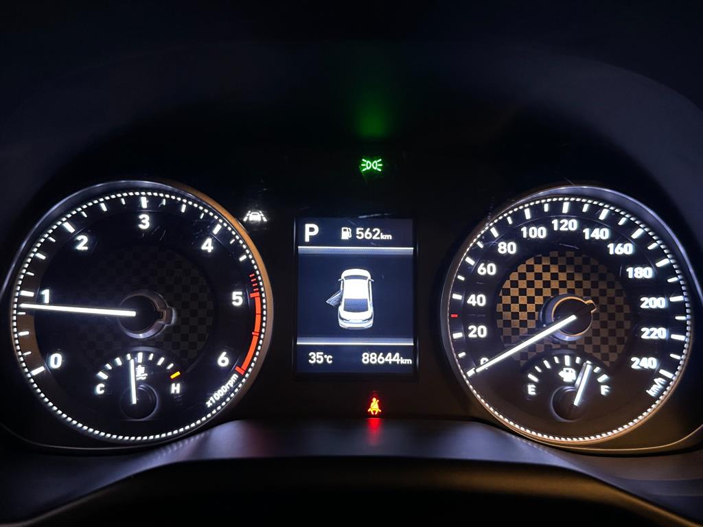 Hyundai Avante — photo 09