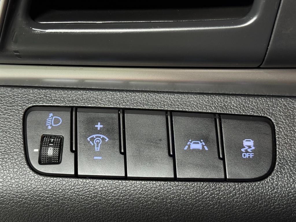 Hyundai Avante — photo 16