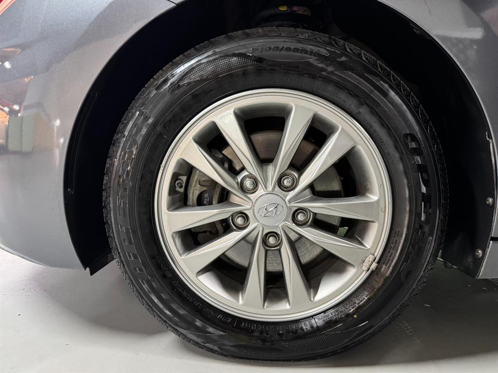 Hyundai Avante — photo 17