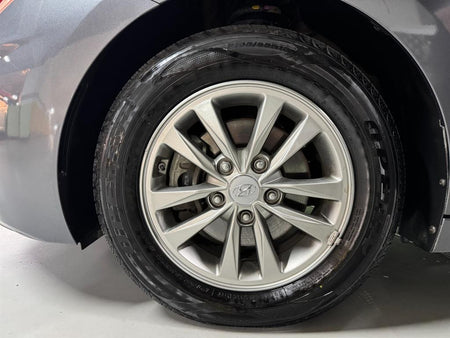 Hyundai Avante — photo 17