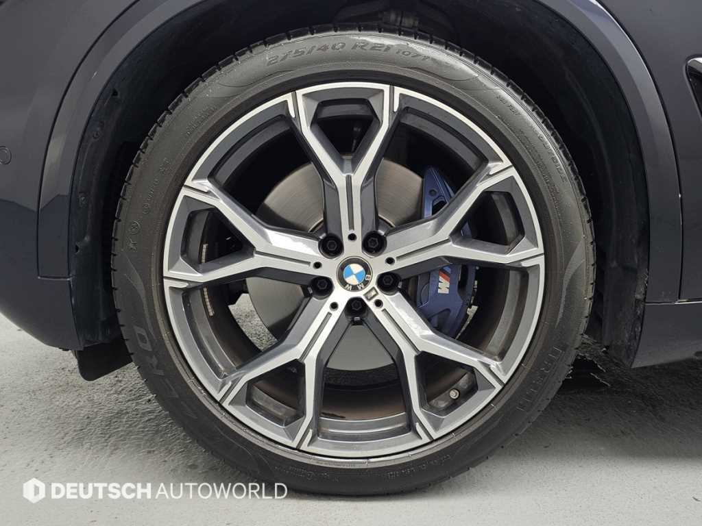 BMW X5 — photo 05