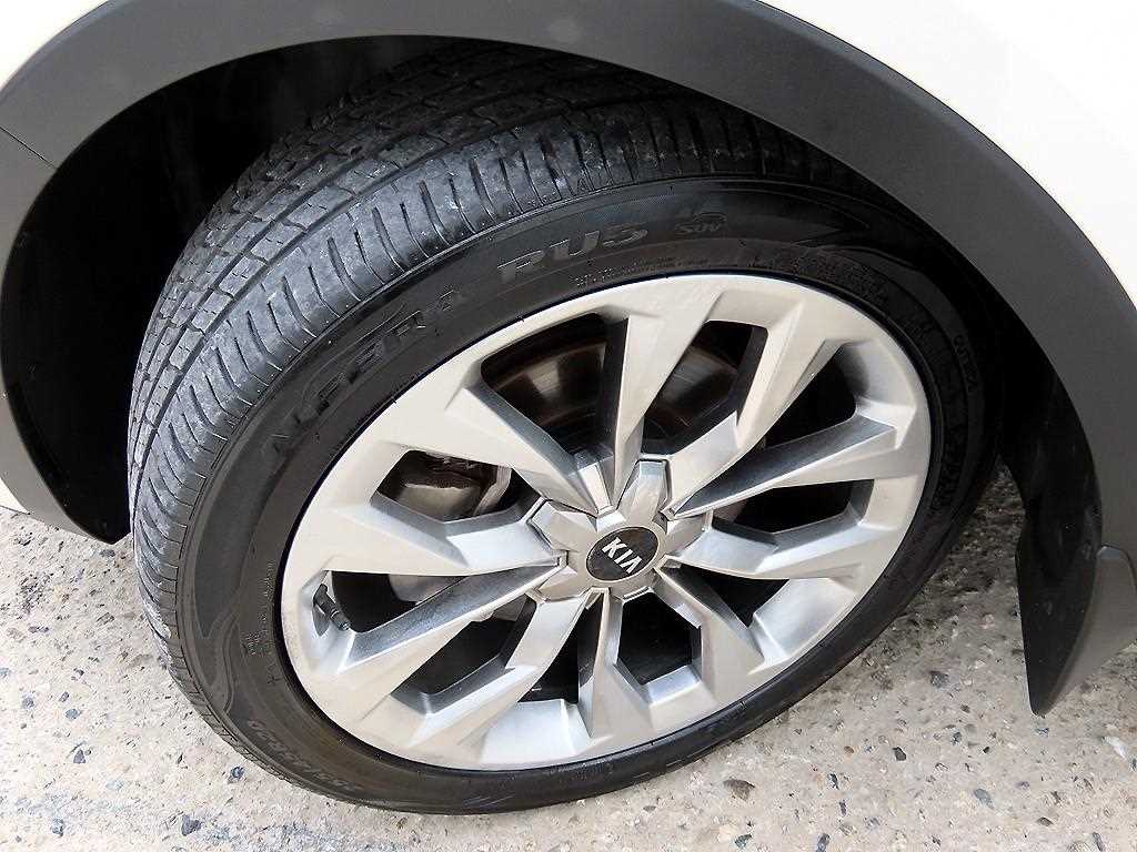Kia Sorento — photo 20