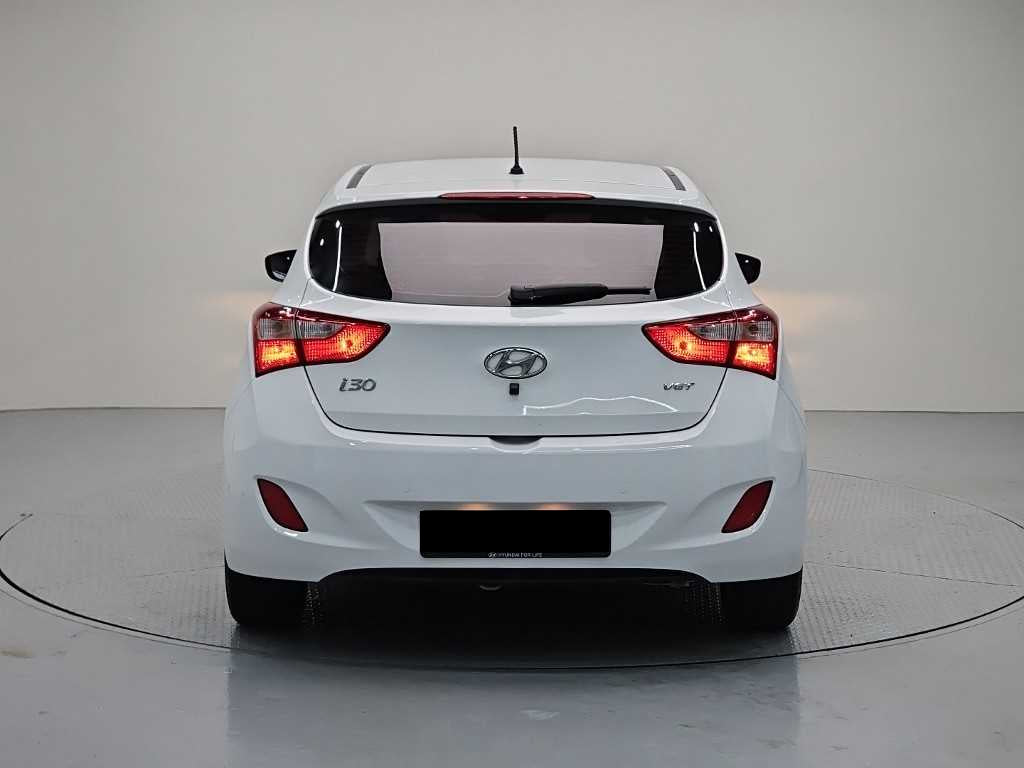 Hyundai i30 — photo 03