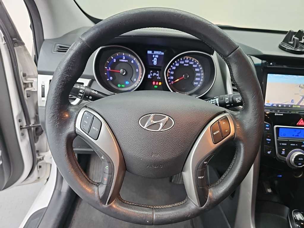 Hyundai i30 — photo 09