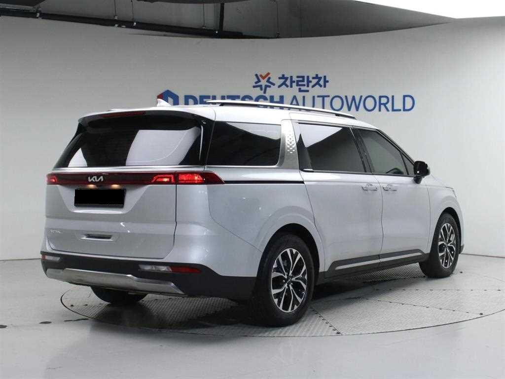 Kia Carnival — photo 02