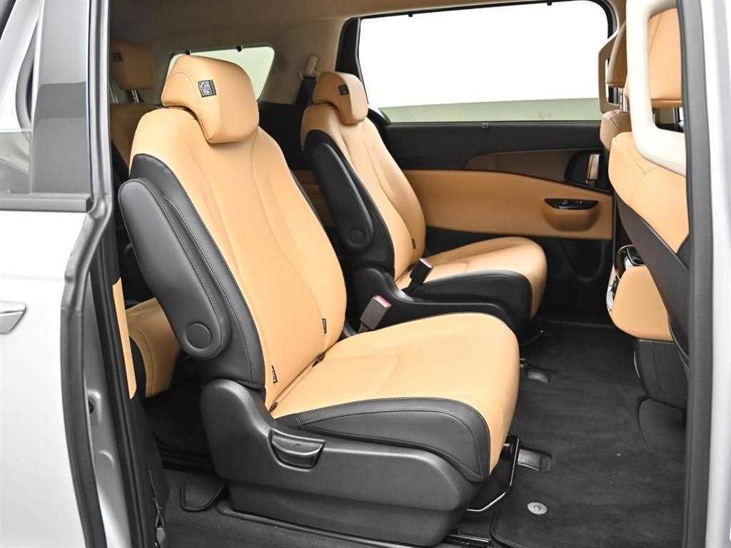 Kia Carnival — photo 12