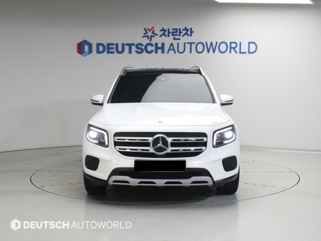 Mercedes-Benz GLB-Class — photo 03