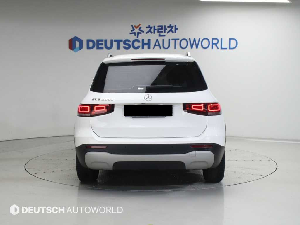 Mercedes-Benz GLB-Class — photo 04