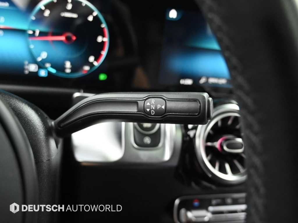 Mercedes-Benz GLB-Class — photo 09