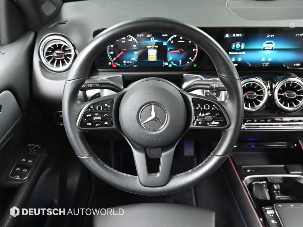 Mercedes-Benz GLB-Class — photo 13