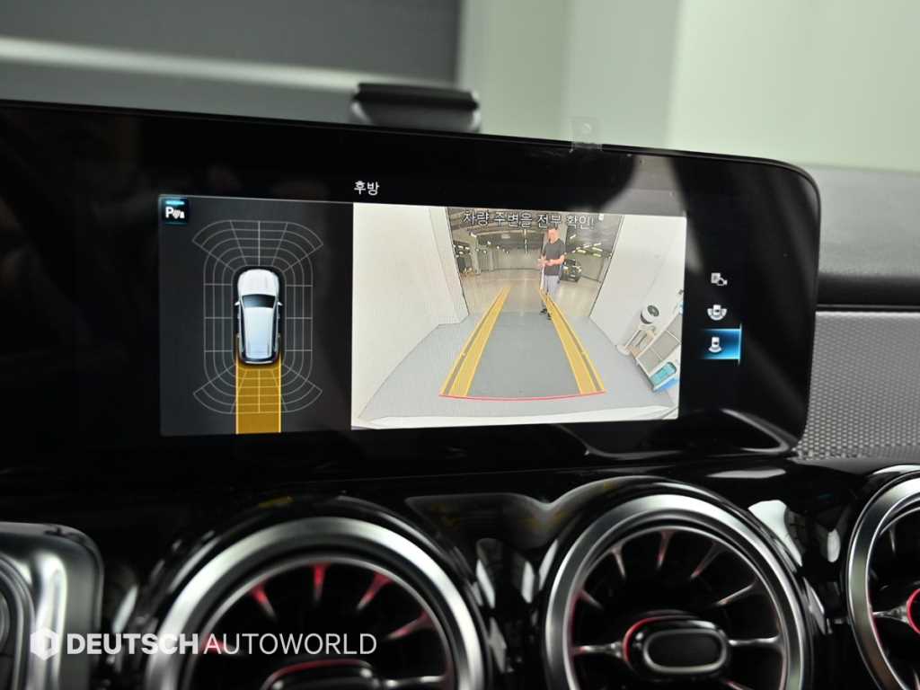 Mercedes-Benz GLB-Class — photo 15