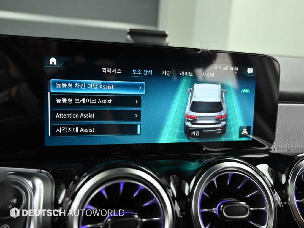 Mercedes-Benz GLB-Class — photo 16