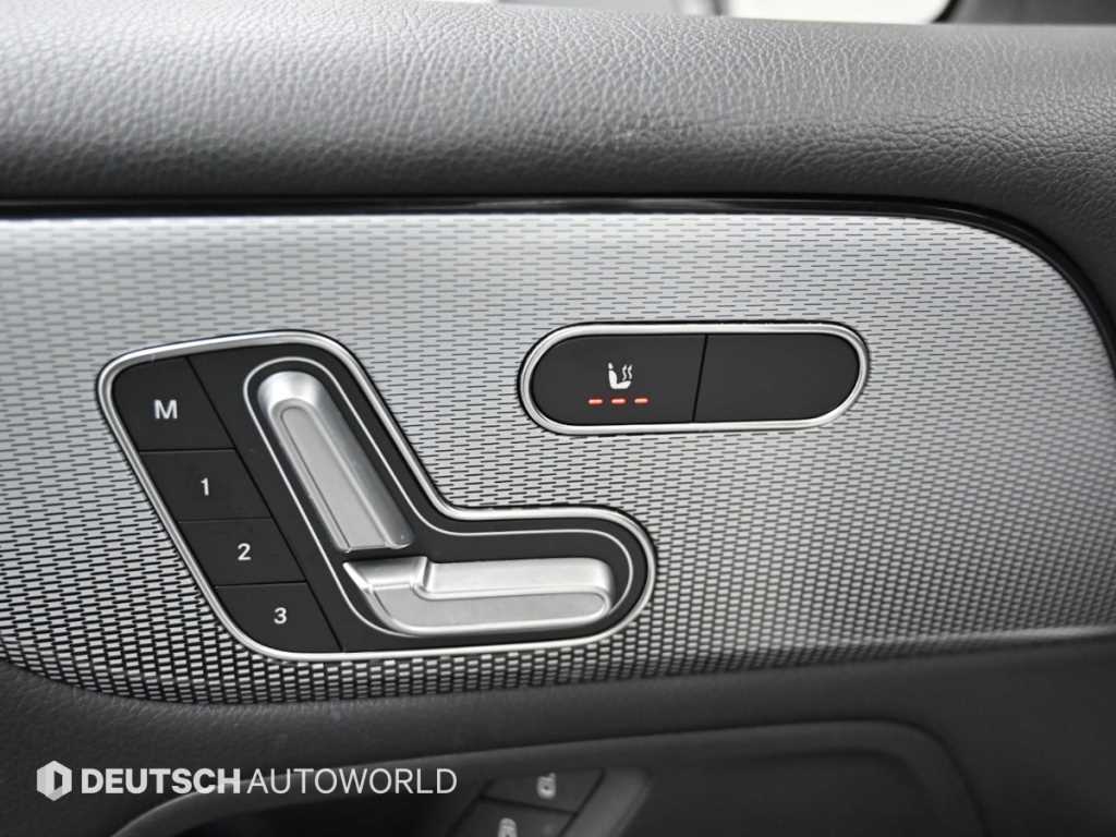Mercedes-Benz GLB-Class — photo 17