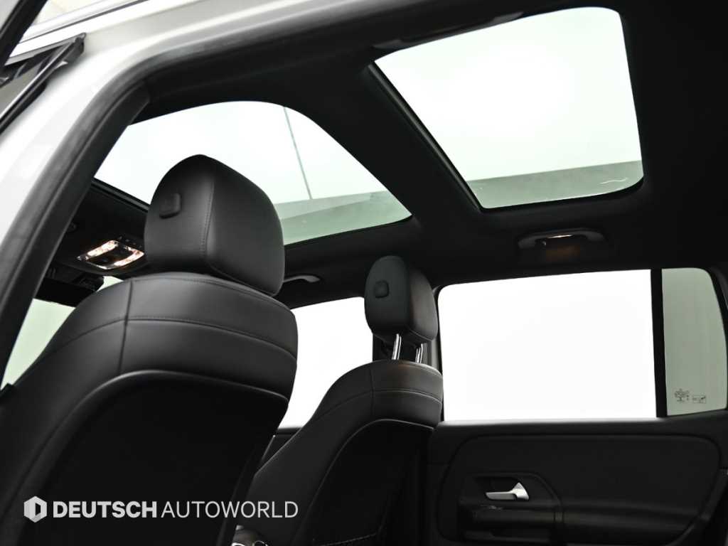 Mercedes-Benz GLB-Class — photo 18