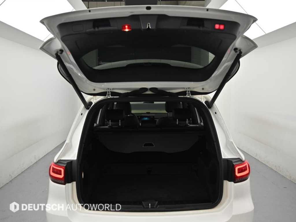 Mercedes-Benz GLB-Class — photo 19