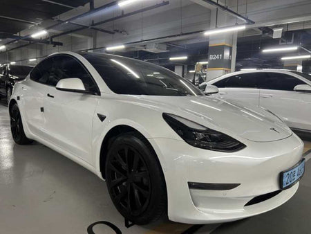 Tesla Model 3 — photo 01