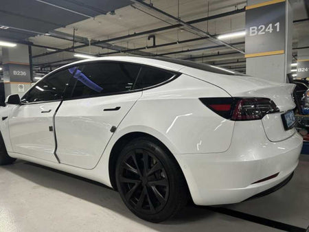 Tesla Model 3 — photo 02