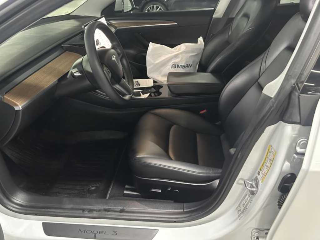 Tesla Model 3 — photo 07