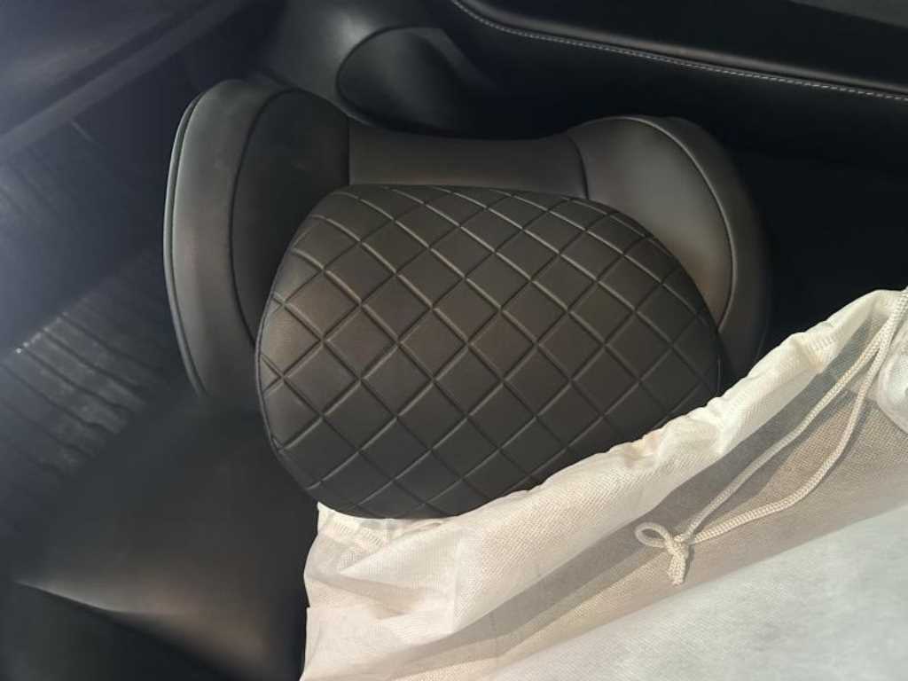 Tesla Model 3 — photo 08