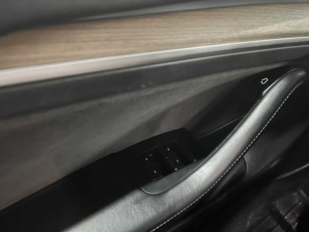 Tesla Model 3 — photo 17