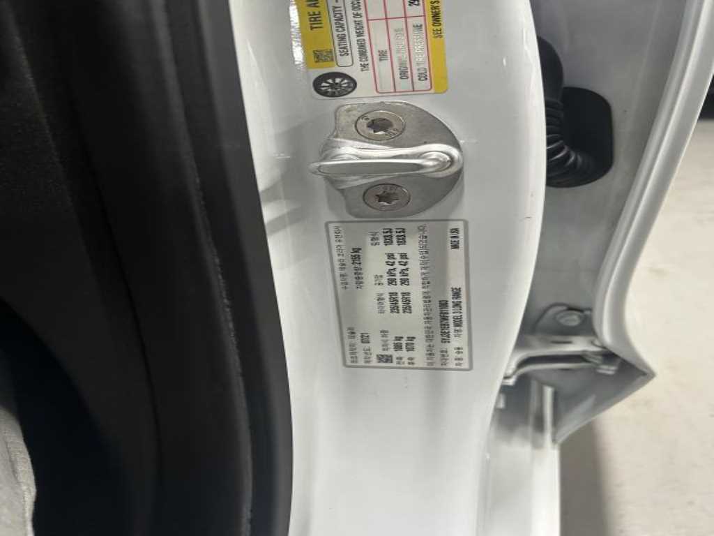 Tesla Model 3 — photo 18