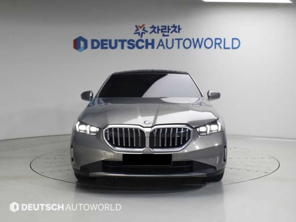 BMW 5-Series — photo 04