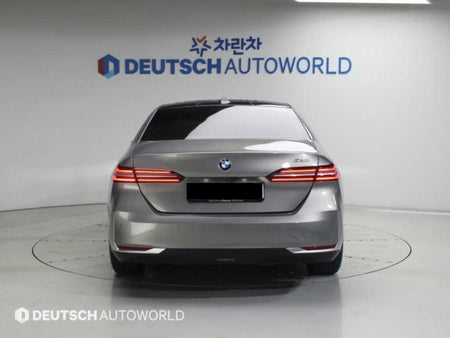 BMW 5-Series — photo 05