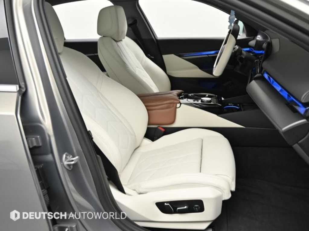BMW 5-Series — photo 10