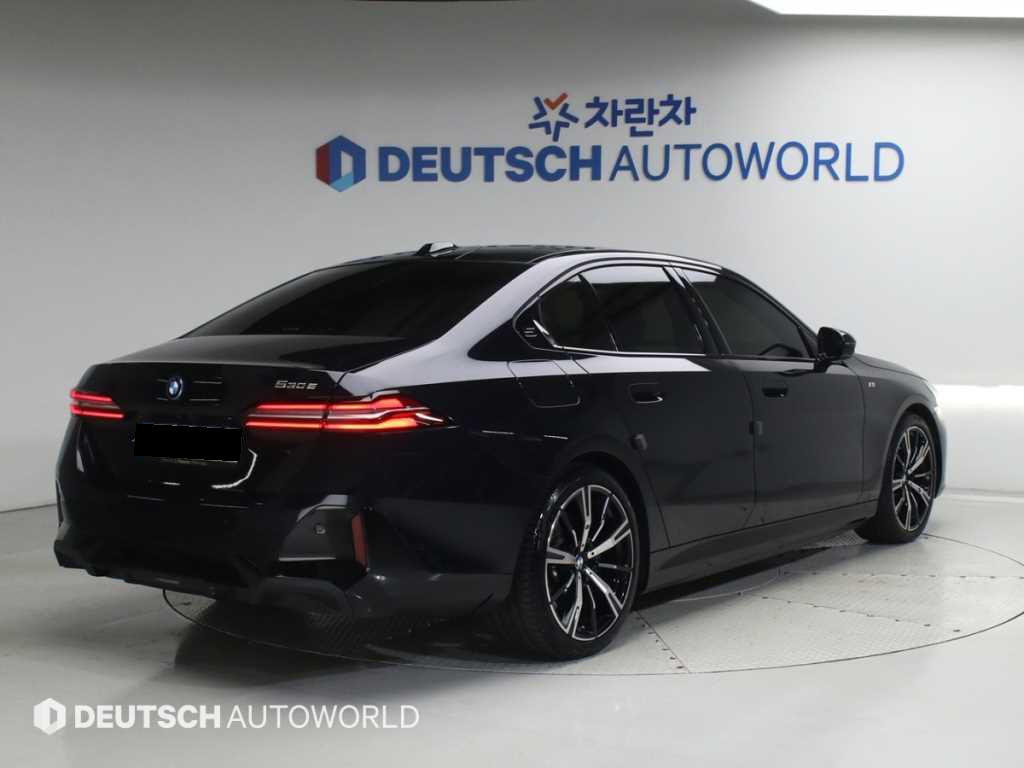 BMW 5-Series — photo 02