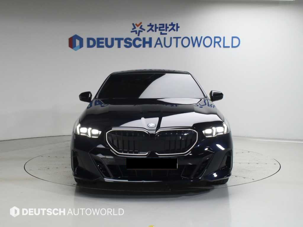 BMW 5-Series — photo 03