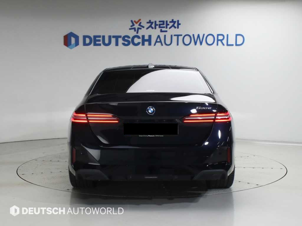 BMW 5-Series — photo 04