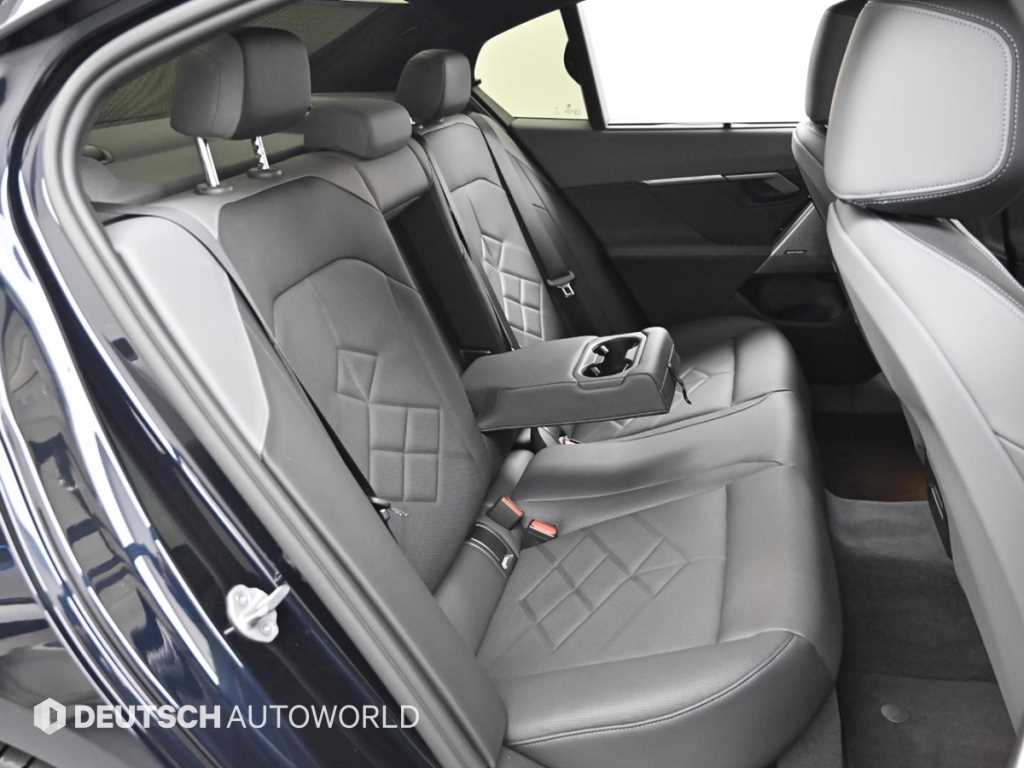 BMW 5-Series — photo 12
