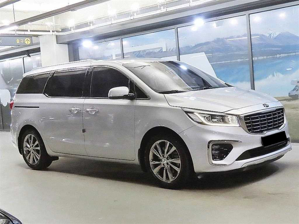 Kia Carnival — photo 01
