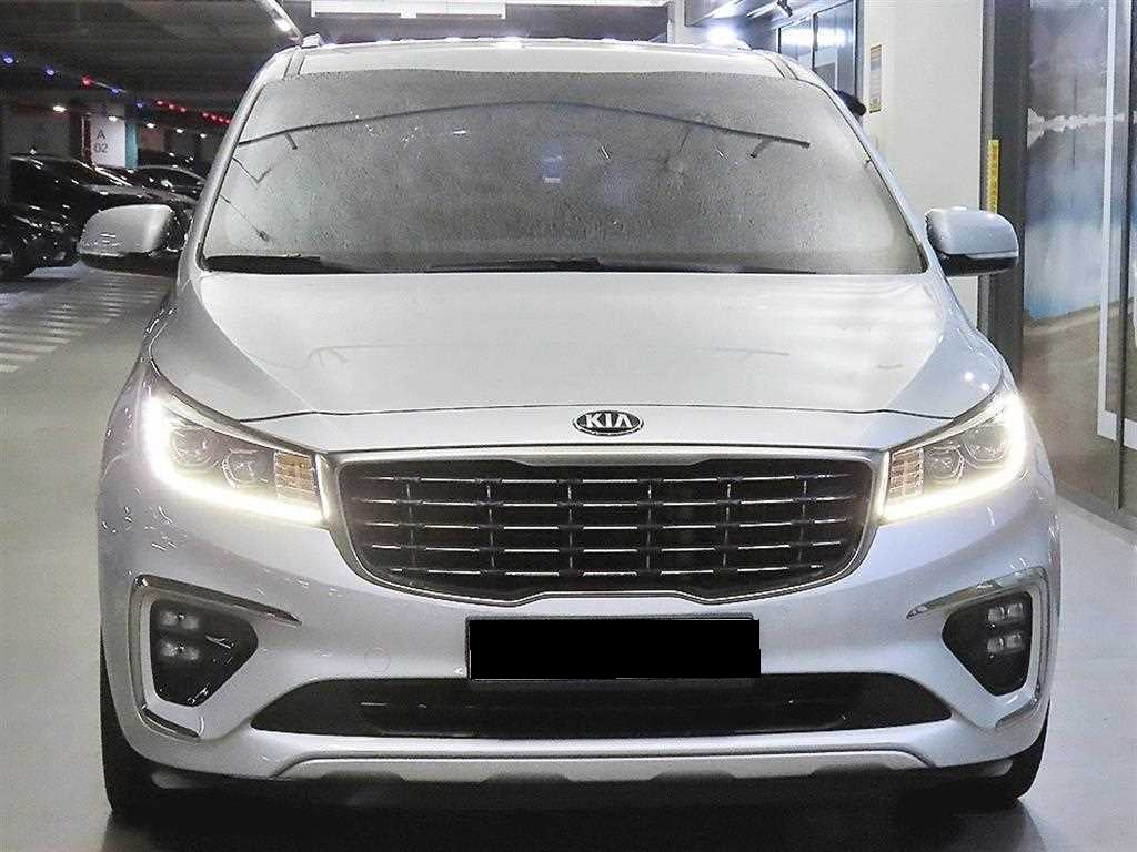 Kia Carnival — photo 02