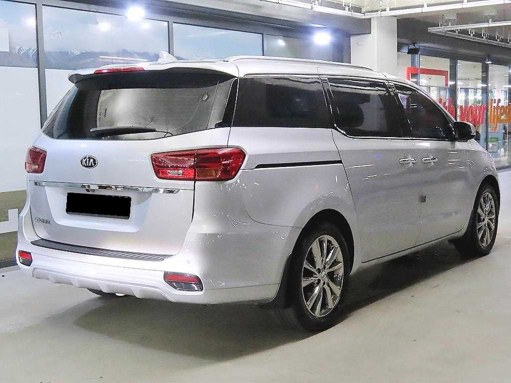 Kia Carnival — photo 04