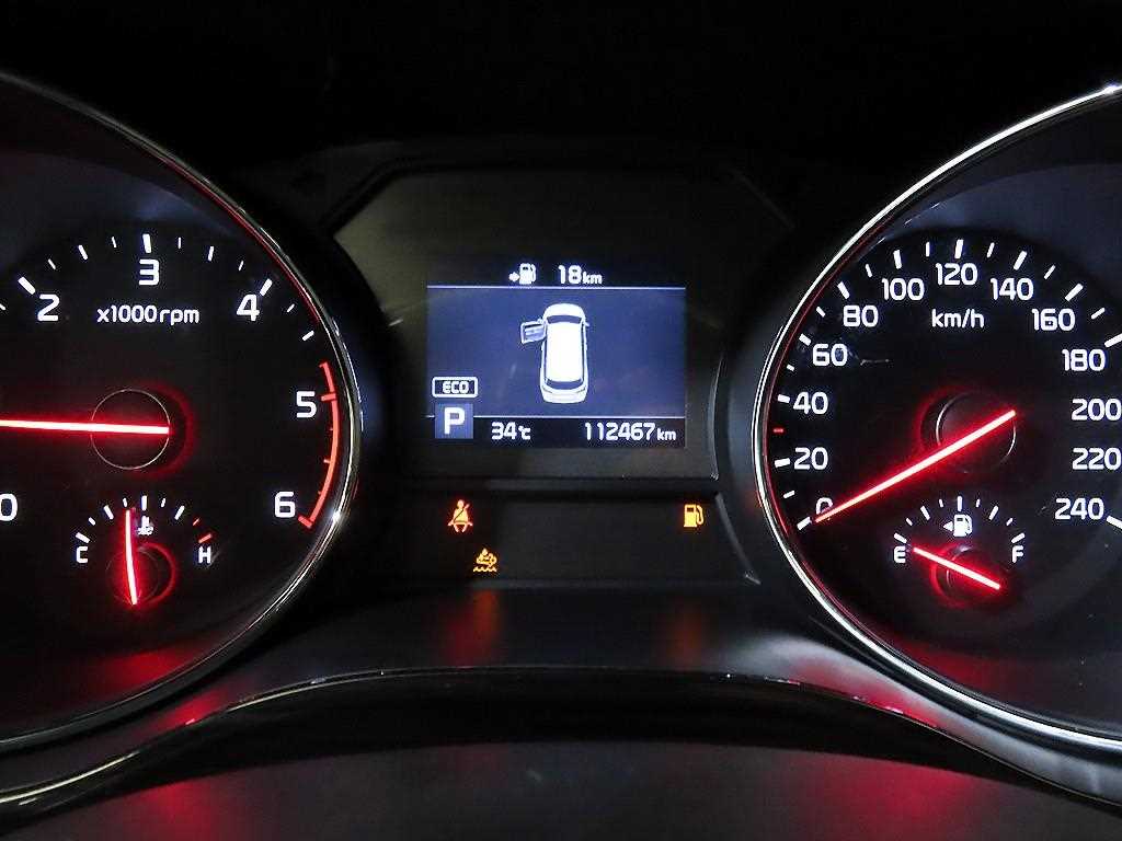 Kia Carnival — photo 09
