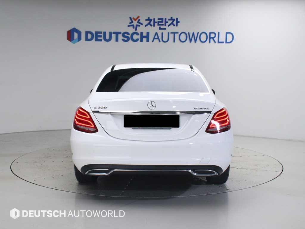 Mercedes-Benz C-Class — photo 04
