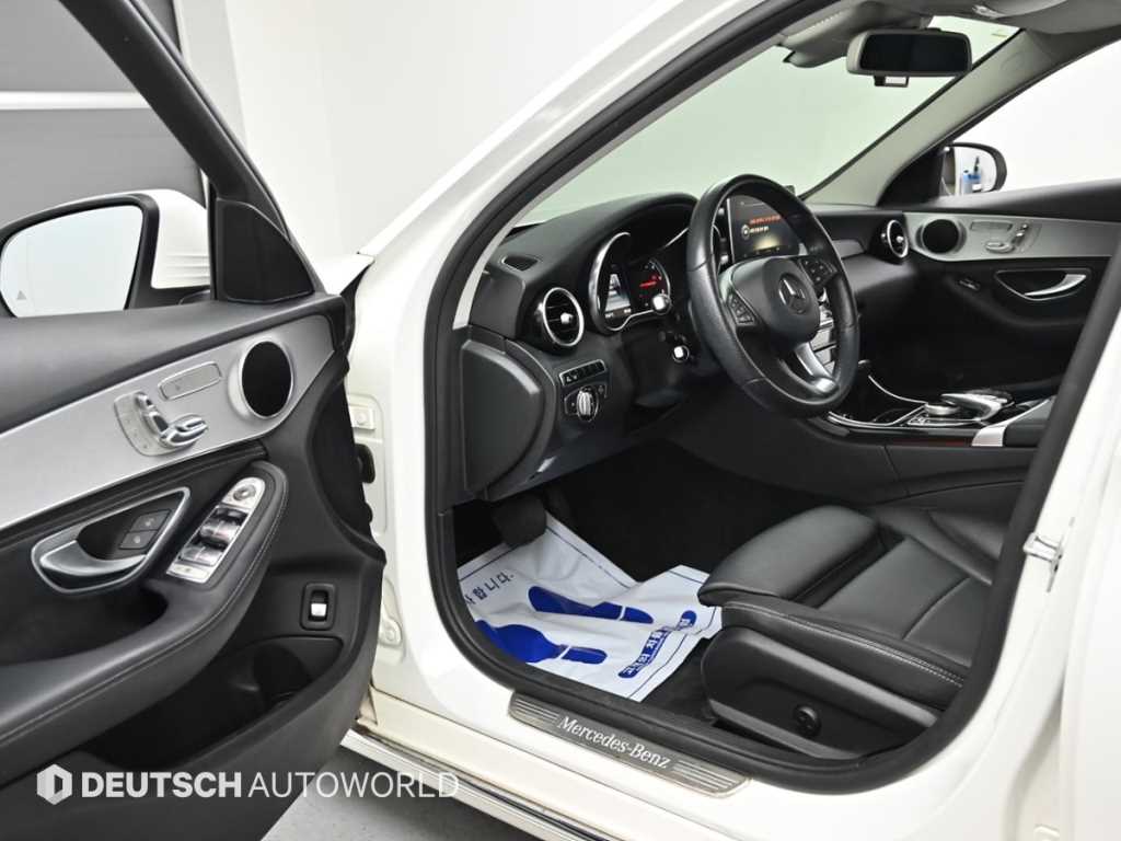 Mercedes-Benz C-Class — photo 11