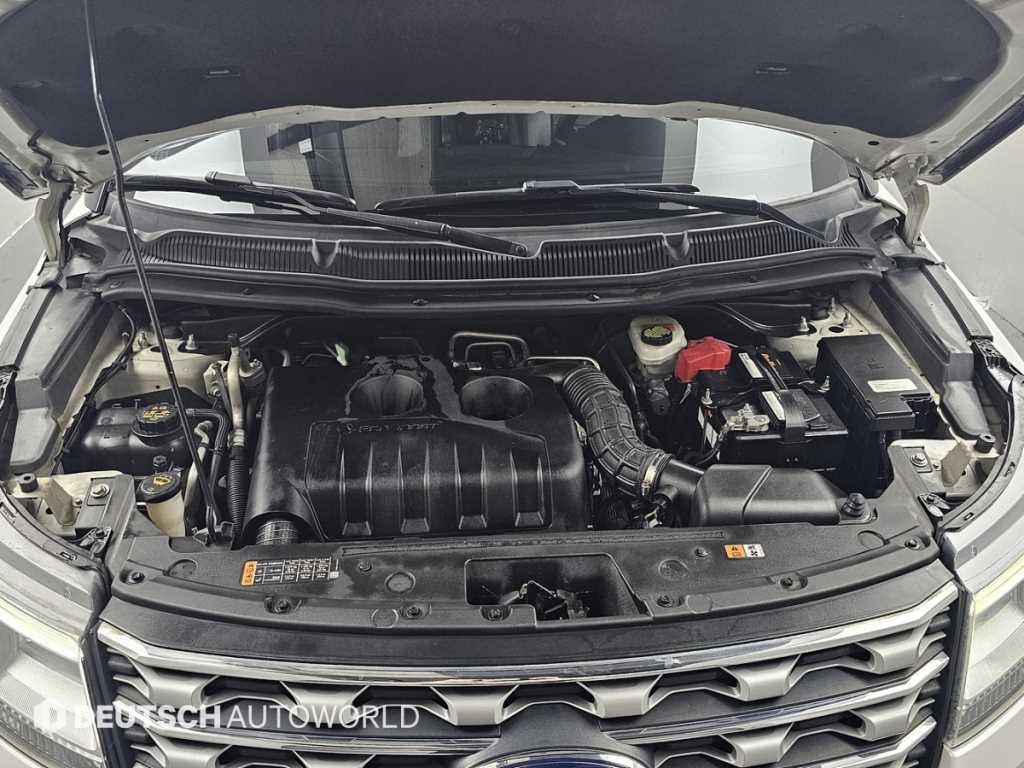 Ford Explorer — photo 06