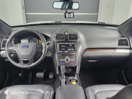 Ford Explorer — photo 07